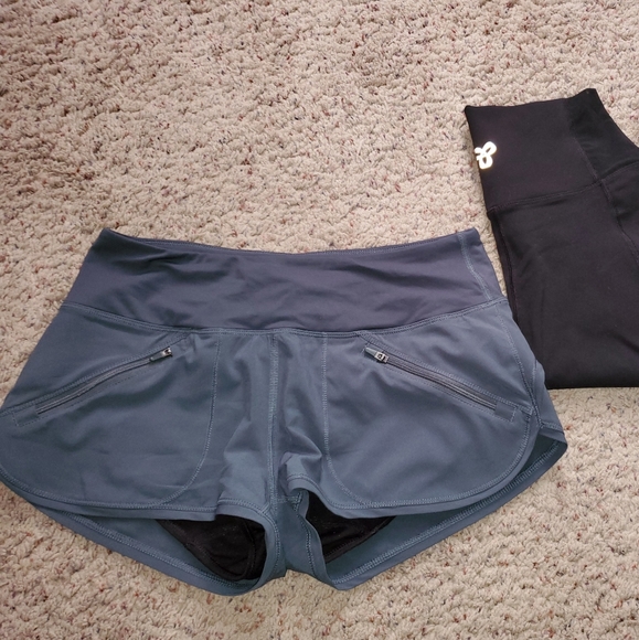 TNA Shorts and Mesh Crop - Picture 2 of 3